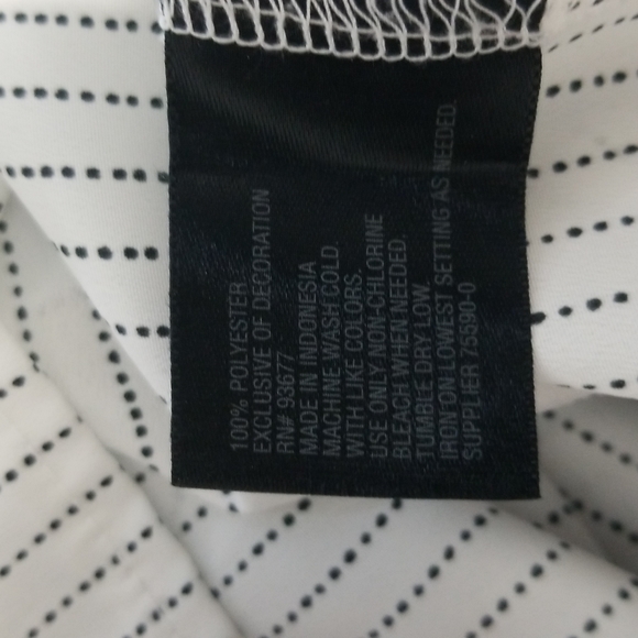 Worthington Black and White Striped with lace and Keyhole detail Top - Picture 7 of 7